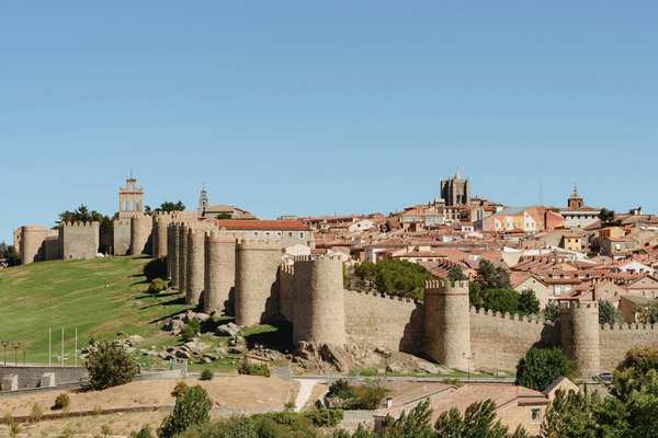 The walled village and towers of the Quexigal estate.